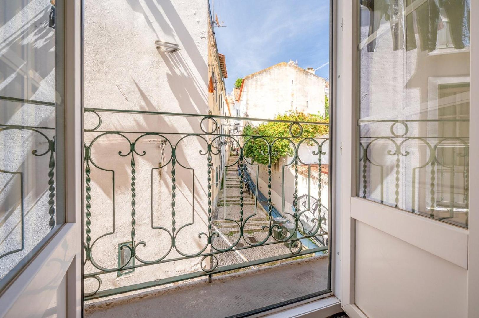 Guestready - Homely Base Near Castle Лиссабон Экстерьер фото